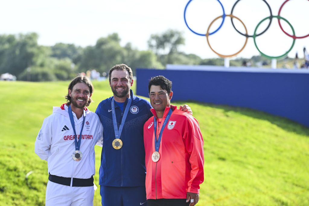 Scheffler clinches gold with record-equalling 62; Green improves to ...